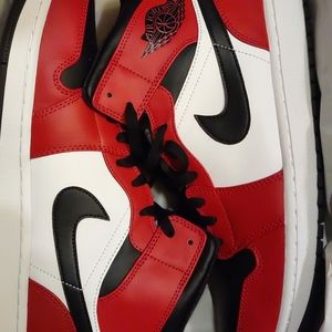 Jordan 1 Chicago Mid Black Toe